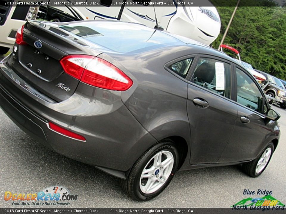 2018 Ford Fiesta SE Sedan Magnetic / Charcoal Black Photo #30