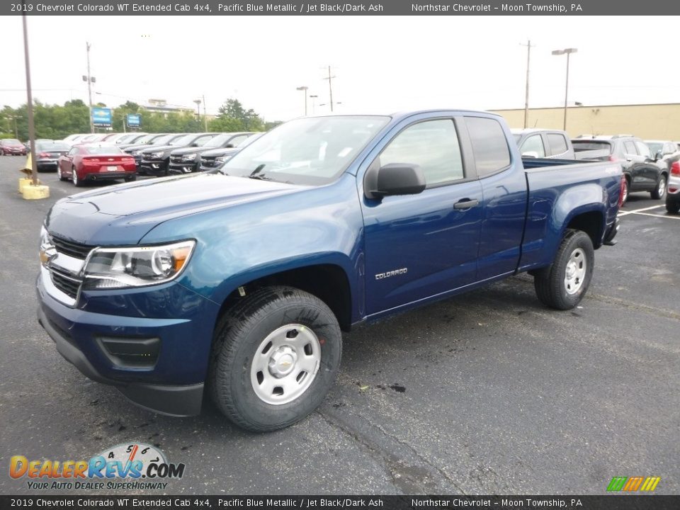 Front 3/4 View of 2019 Chevrolet Colorado WT Extended Cab 4x4 Photo #1