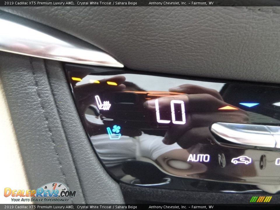 2019 Cadillac XT5 Premium Luxury AWD Crystal White Tricoat / Sahara Beige Photo #17