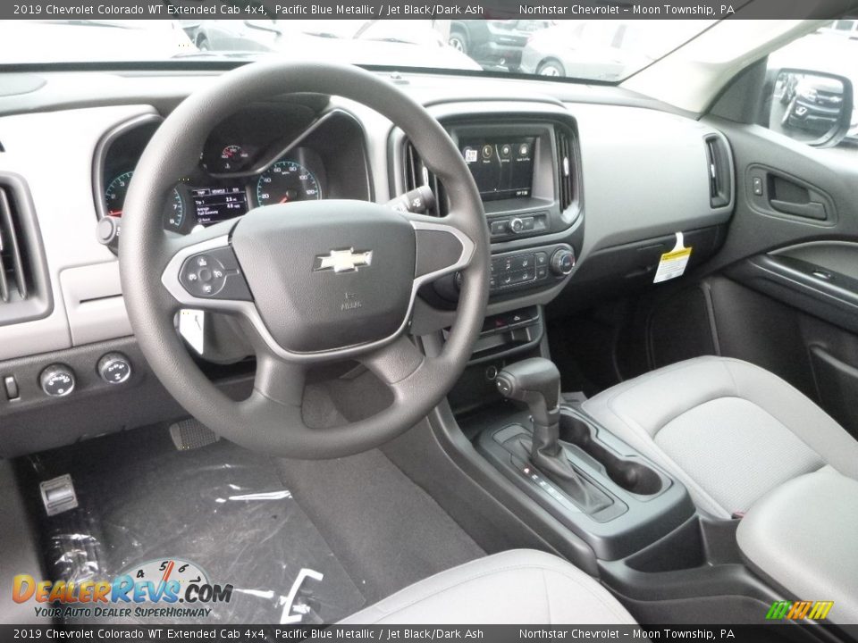 Front Seat of 2019 Chevrolet Colorado WT Extended Cab 4x4 Photo #14