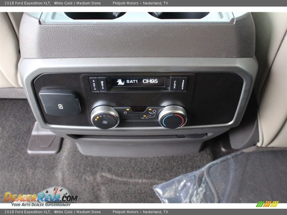 Controls of 2018 Ford Expedition XLT Photo #24