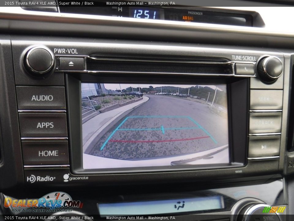 2015 Toyota RAV4 XLE AWD Super White / Black Photo #18