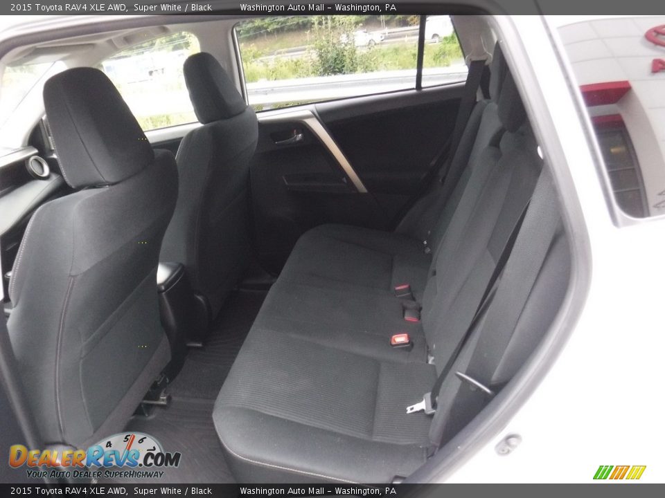 2015 Toyota RAV4 XLE AWD Super White / Black Photo #23