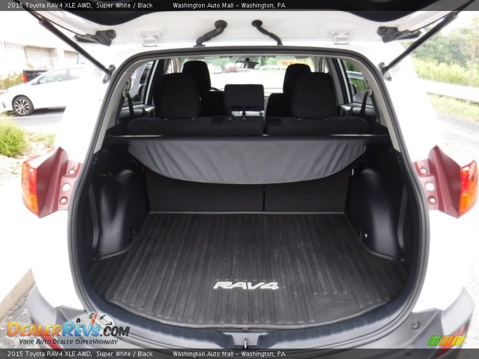 2015 Toyota RAV4 XLE AWD Super White / Black Photo #24