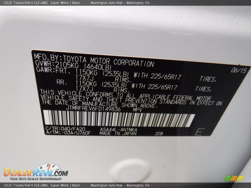 2015 Toyota RAV4 XLE AWD Super White / Black Photo #26