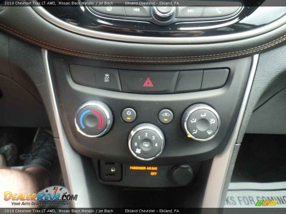 2019 Chevrolet Trax LT AWD Mosaic Black Metallic / Jet Black Photo #31