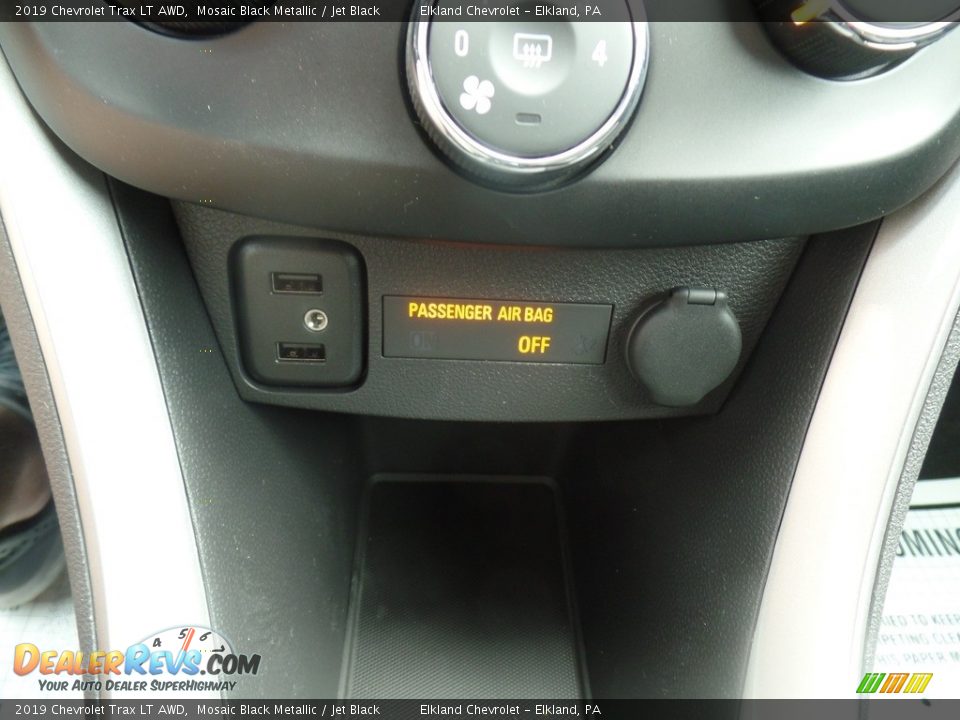 2019 Chevrolet Trax LT AWD Mosaic Black Metallic / Jet Black Photo #32