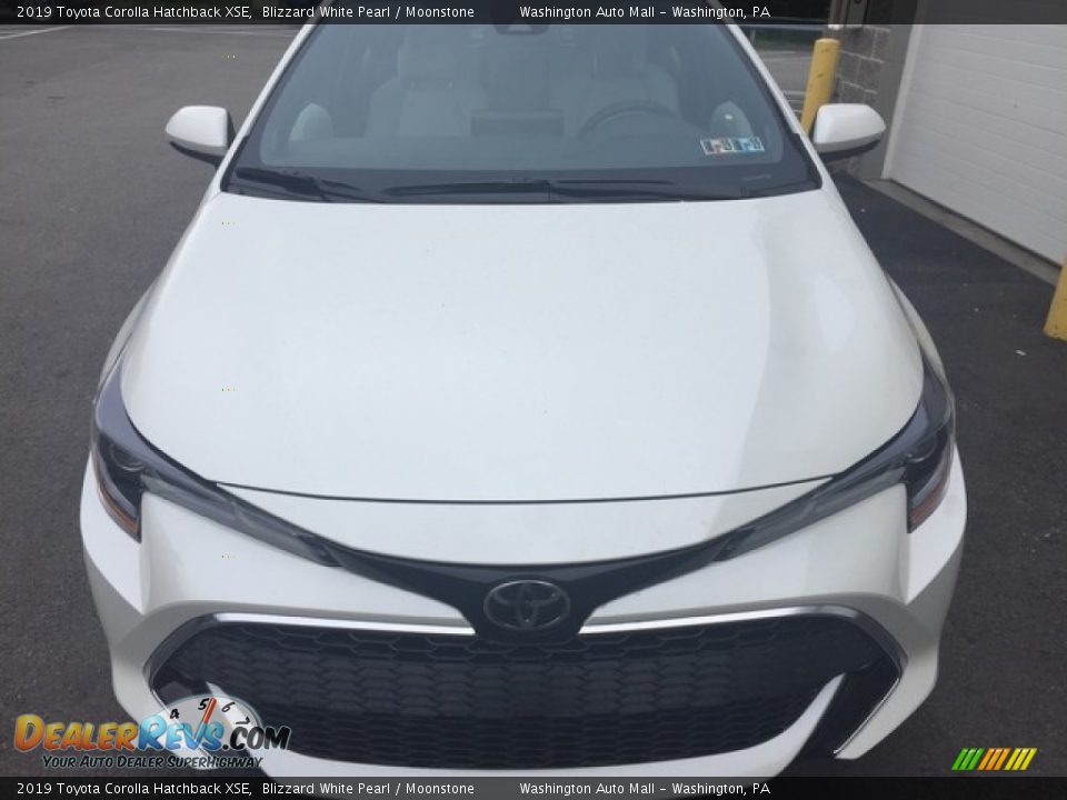 2019 Toyota Corolla Hatchback XSE Blizzard White Pearl / Moonstone Photo #8