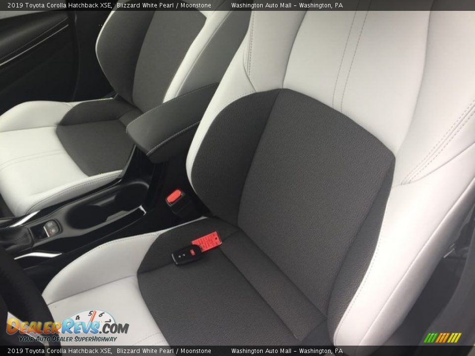 Front Seat of 2019 Toyota Corolla Hatchback XSE Photo #11