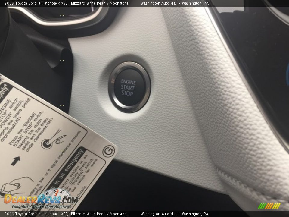 2019 Toyota Corolla Hatchback XSE Blizzard White Pearl / Moonstone Photo #22