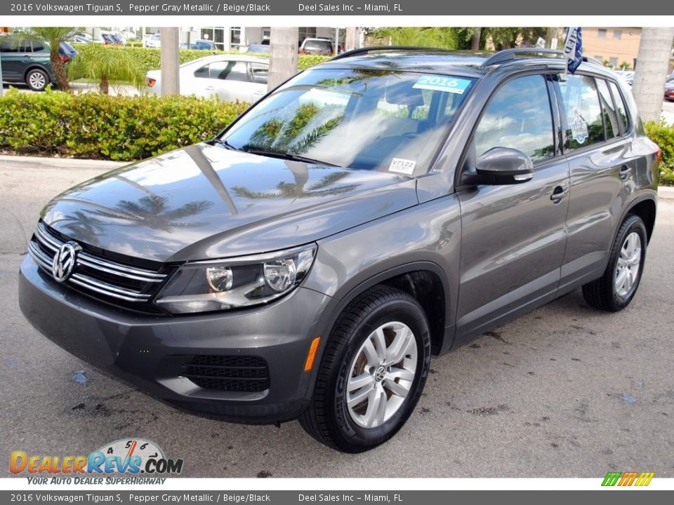 2016 Volkswagen Tiguan S Pepper Gray Metallic / Beige/Black Photo #4