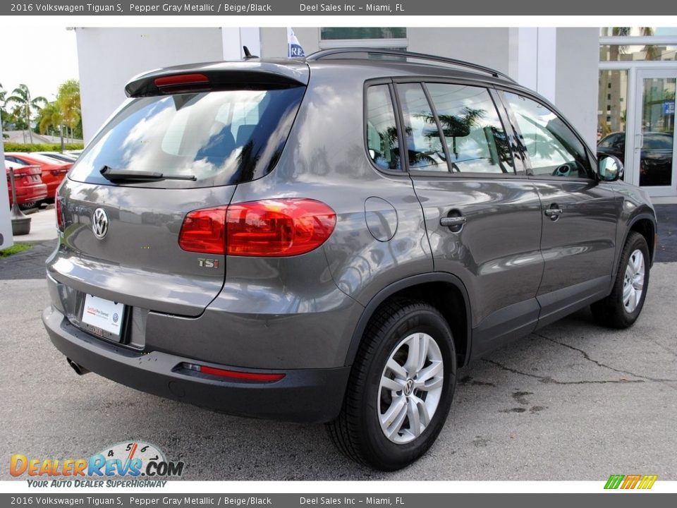 2016 Volkswagen Tiguan S Pepper Gray Metallic / Beige/Black Photo #10