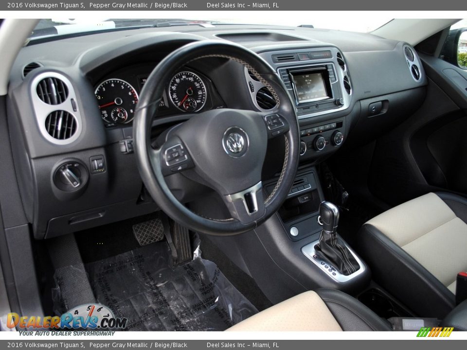 2016 Volkswagen Tiguan S Pepper Gray Metallic / Beige/Black Photo #16