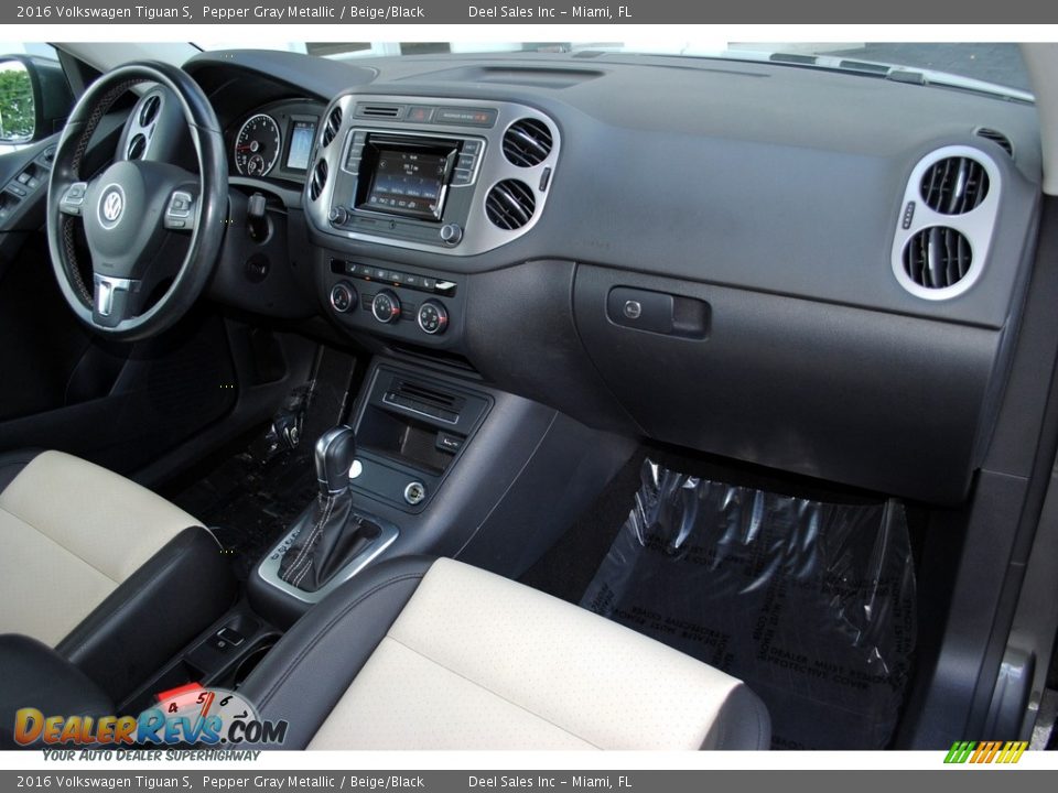 2016 Volkswagen Tiguan S Pepper Gray Metallic / Beige/Black Photo #18