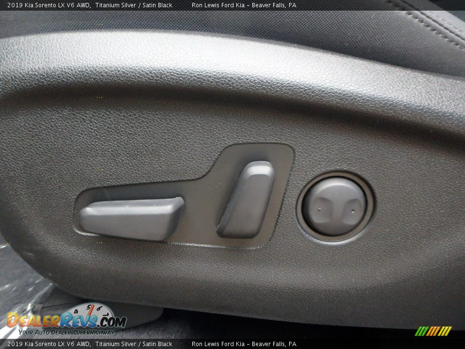 2019 Kia Sorento LX V6 AWD Titanium Silver / Satin Black Photo #16