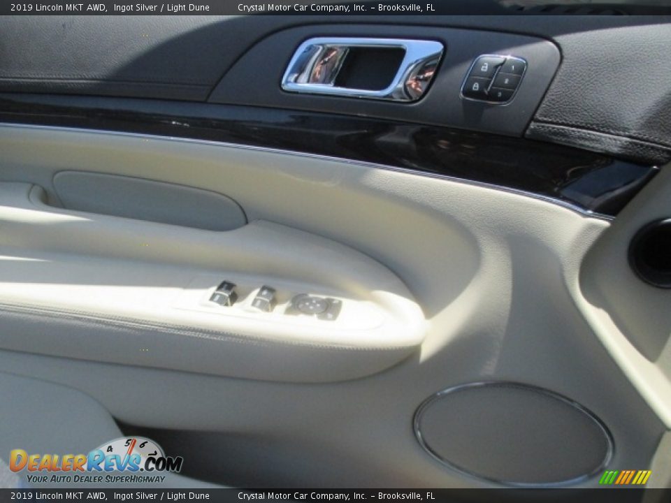 2019 Lincoln MKT AWD Ingot Silver / Light Dune Photo #11