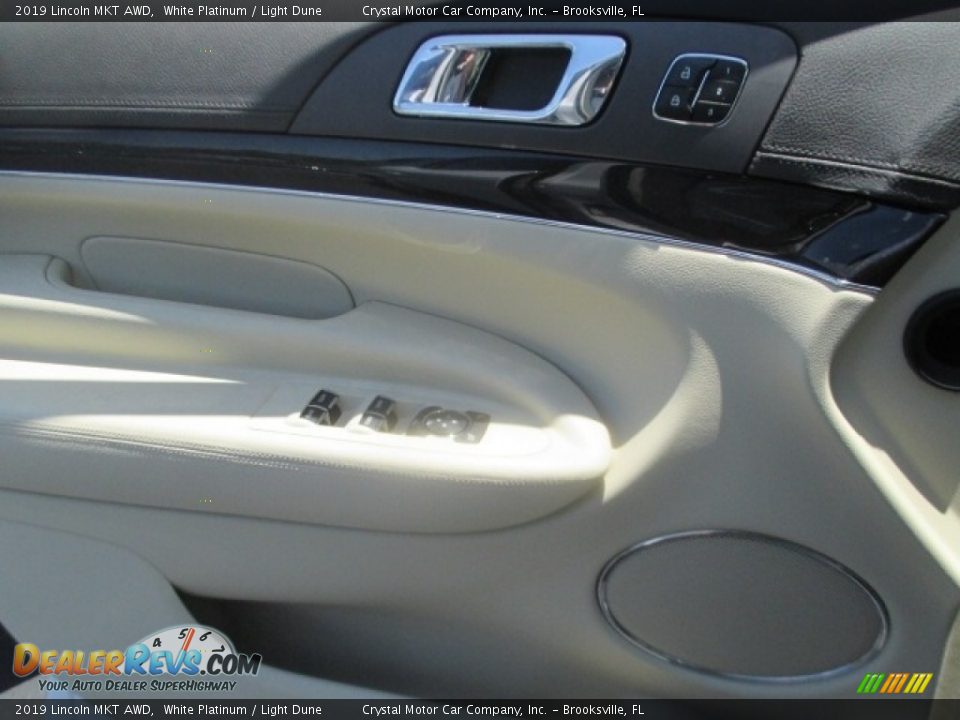 2019 Lincoln MKT AWD White Platinum / Light Dune Photo #11