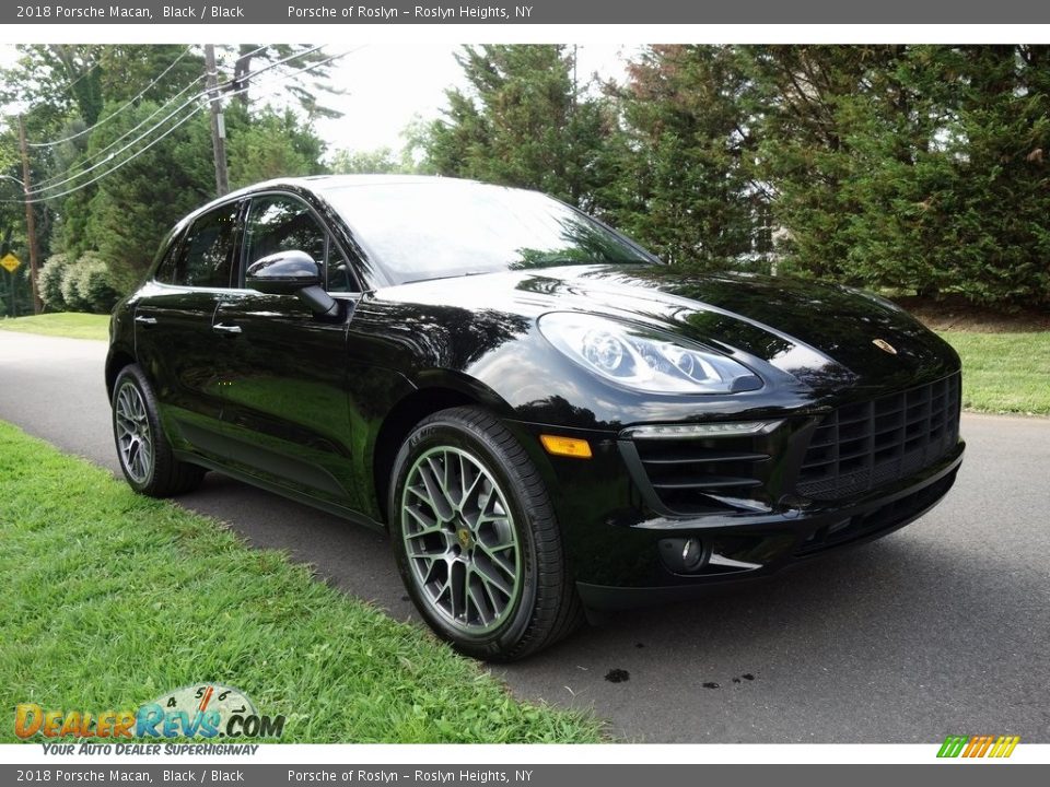 2018 Porsche Macan Black / Black Photo #1