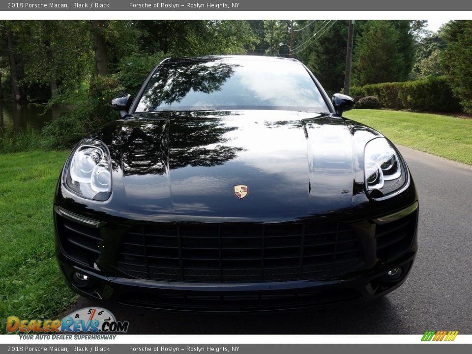 2018 Porsche Macan Black / Black Photo #2