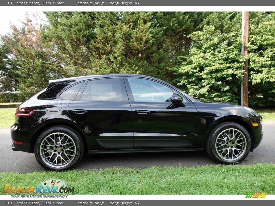 2018 Porsche Macan Black / Black Photo #3
