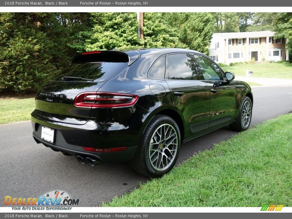 2018 Porsche Macan Black / Black Photo #4