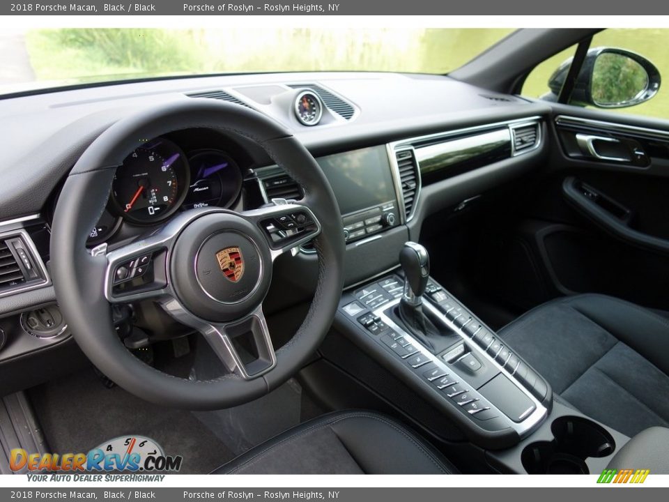 2018 Porsche Macan Black / Black Photo #10