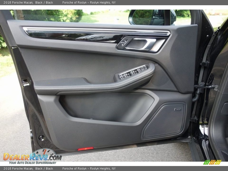 2018 Porsche Macan Black / Black Photo #11