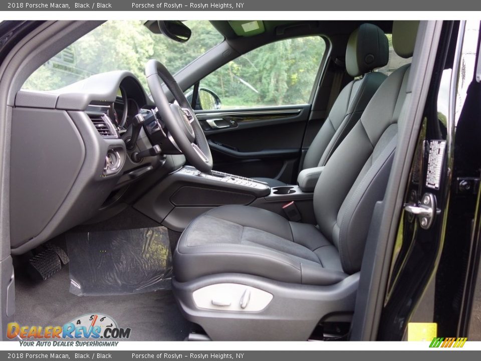 2018 Porsche Macan Black / Black Photo #12