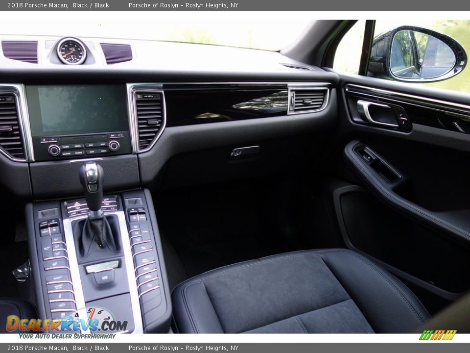 2018 Porsche Macan Black / Black Photo #15