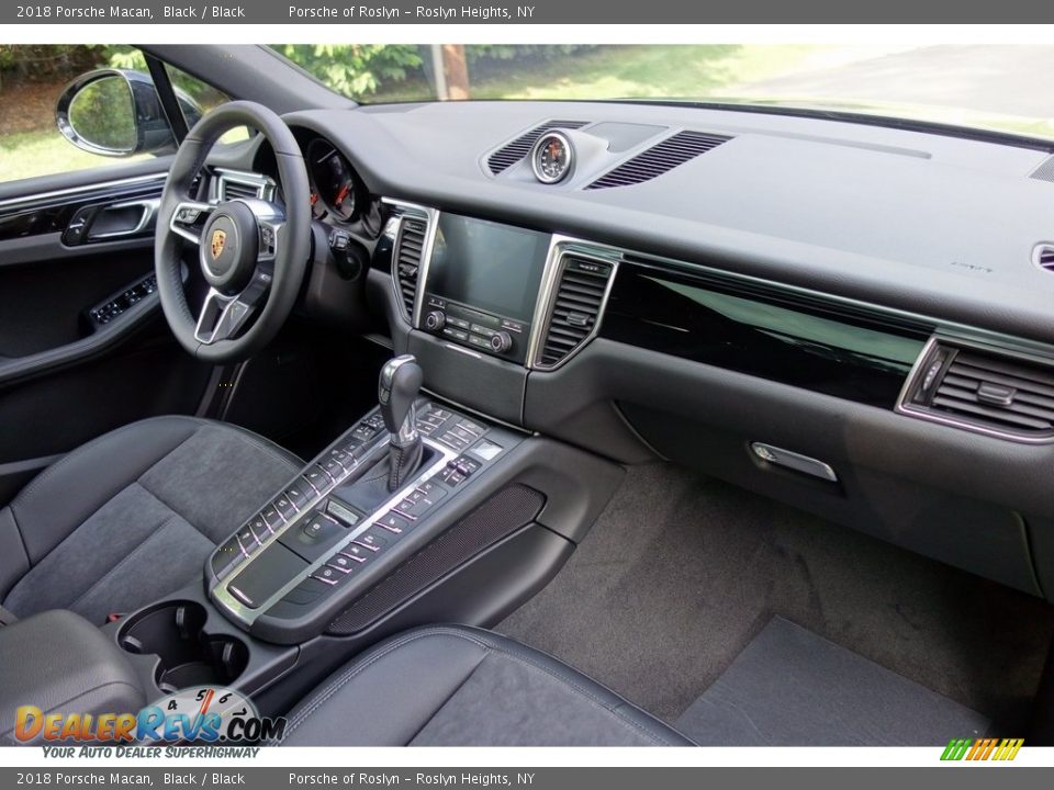 2018 Porsche Macan Black / Black Photo #16