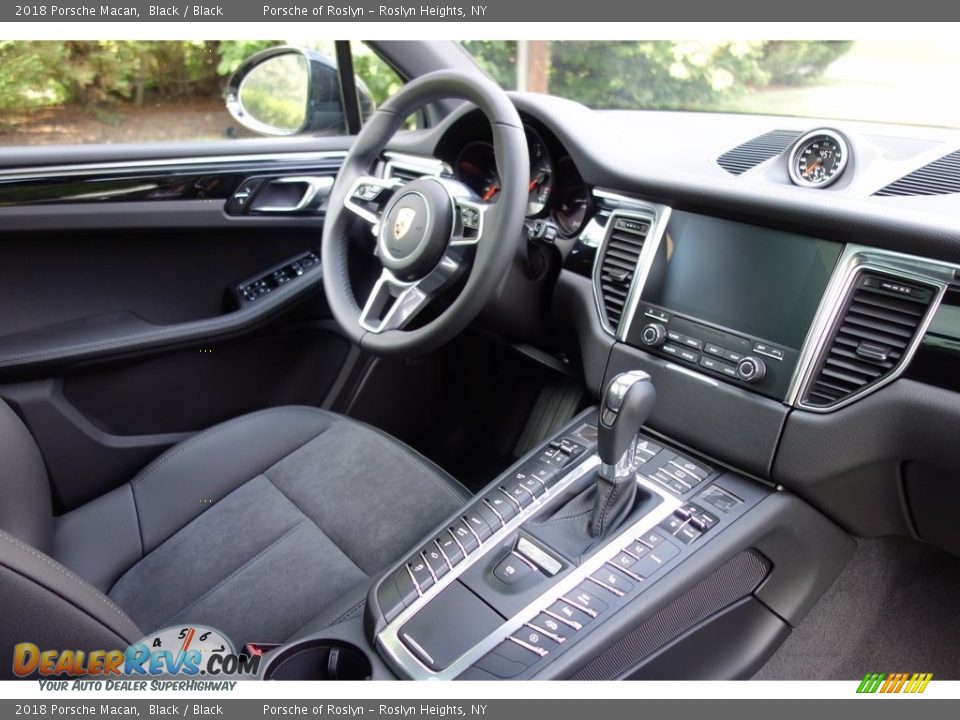 2018 Porsche Macan Black / Black Photo #17
