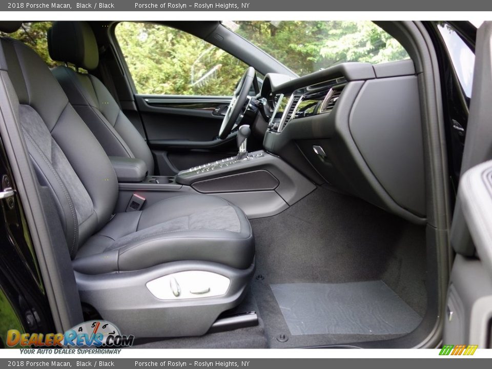 2018 Porsche Macan Black / Black Photo #18