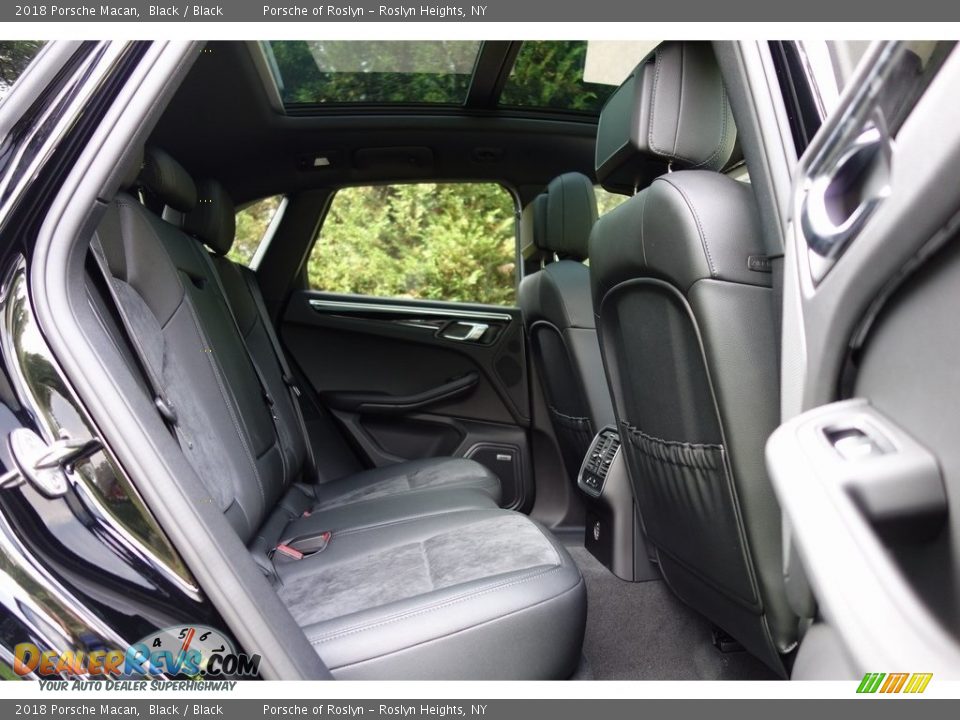 2018 Porsche Macan Black / Black Photo #19