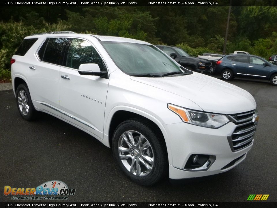 Front 3/4 View of 2019 Chevrolet Traverse High Country AWD Photo #7