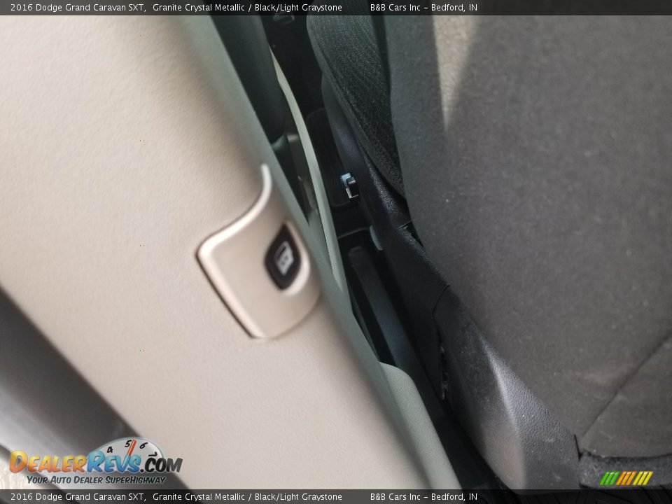 2016 Dodge Grand Caravan SXT Granite Crystal Metallic / Black/Light Graystone Photo #18