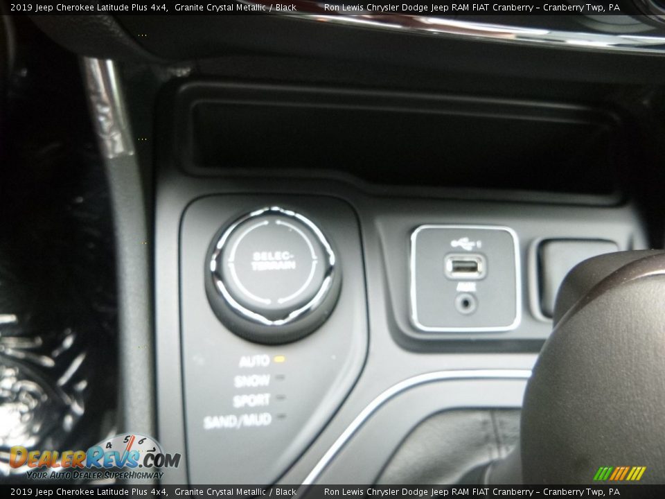2019 Jeep Cherokee Latitude Plus 4x4 Granite Crystal Metallic / Black Photo #20