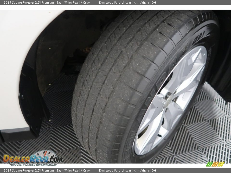 2015 Subaru Forester 2.5i Premium Satin White Pearl / Gray Photo #25