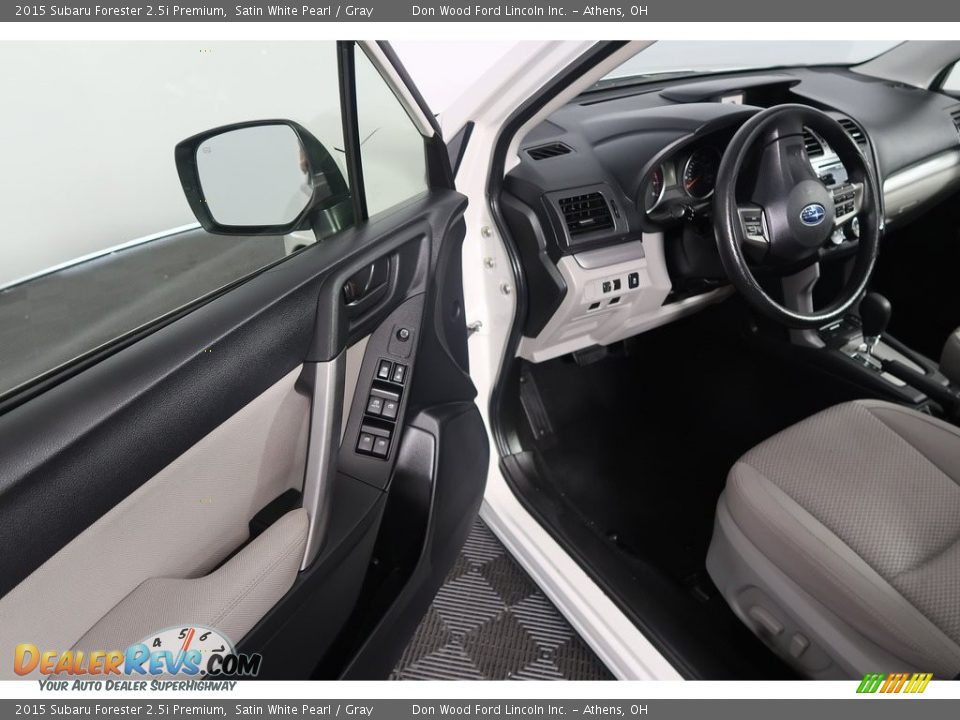 2015 Subaru Forester 2.5i Premium Satin White Pearl / Gray Photo #33