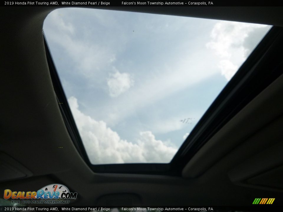 2019 Honda Pilot Touring AWD White Diamond Pearl / Beige Photo #12