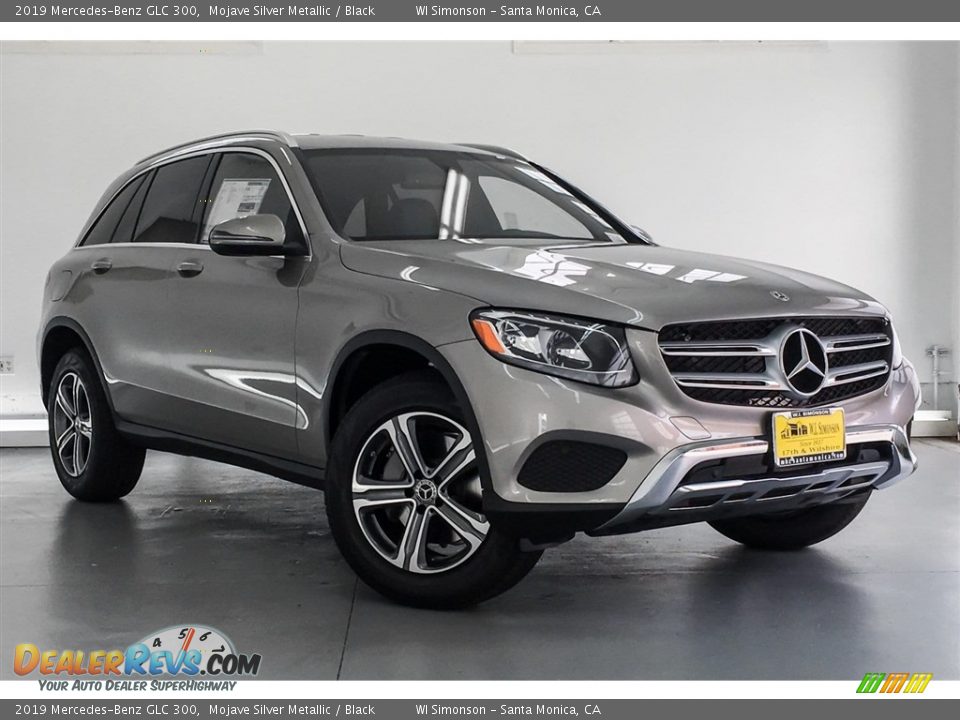 Front 3/4 View of 2019 Mercedes-Benz GLC 300 Photo #12