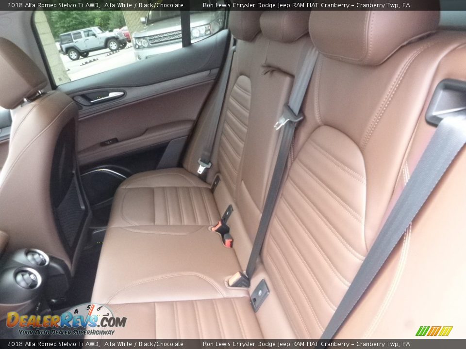 2018 Alfa Romeo Stelvio Ti AWD Alfa White / Black/Chocolate Photo #17