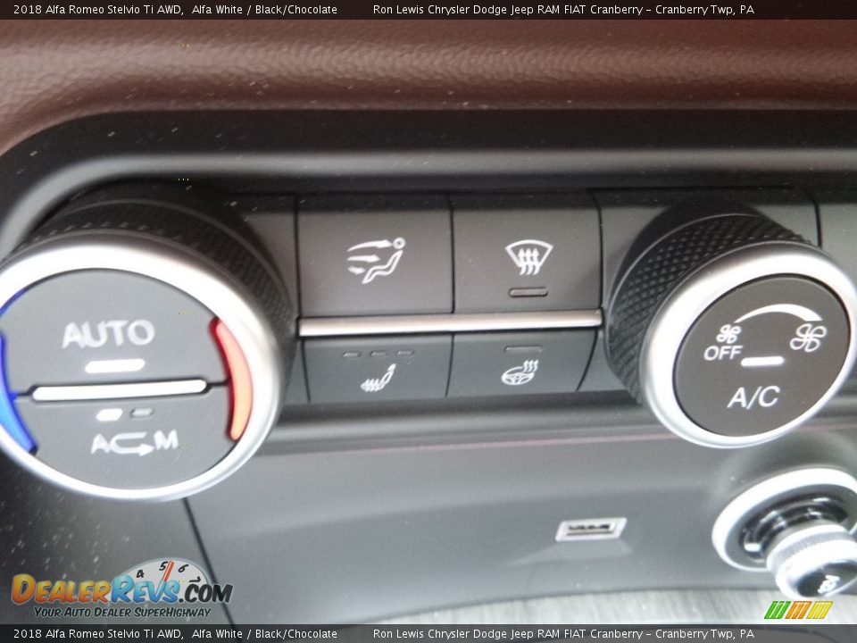 2018 Alfa Romeo Stelvio Ti AWD Alfa White / Black/Chocolate Photo #27