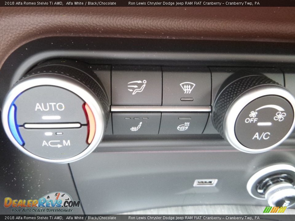 2018 Alfa Romeo Stelvio Ti AWD Alfa White / Black/Chocolate Photo #30
