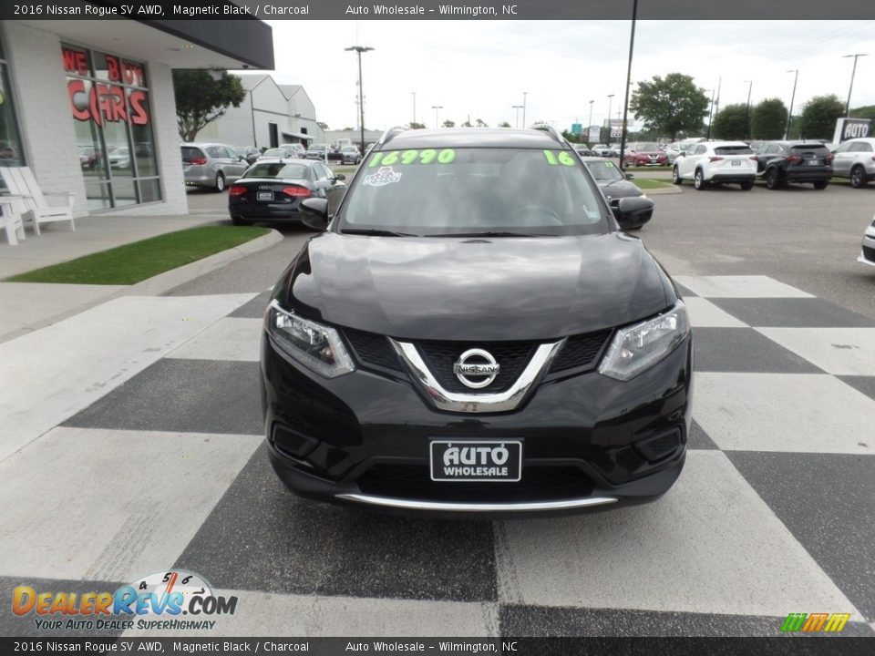 2016 Nissan Rogue SV AWD Magnetic Black / Charcoal Photo #2