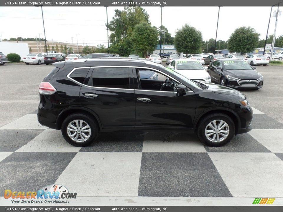 2016 Nissan Rogue SV AWD Magnetic Black / Charcoal Photo #3