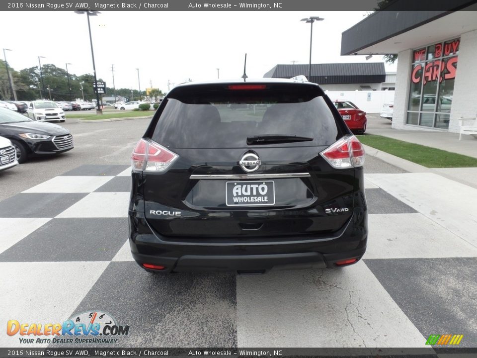 2016 Nissan Rogue SV AWD Magnetic Black / Charcoal Photo #4