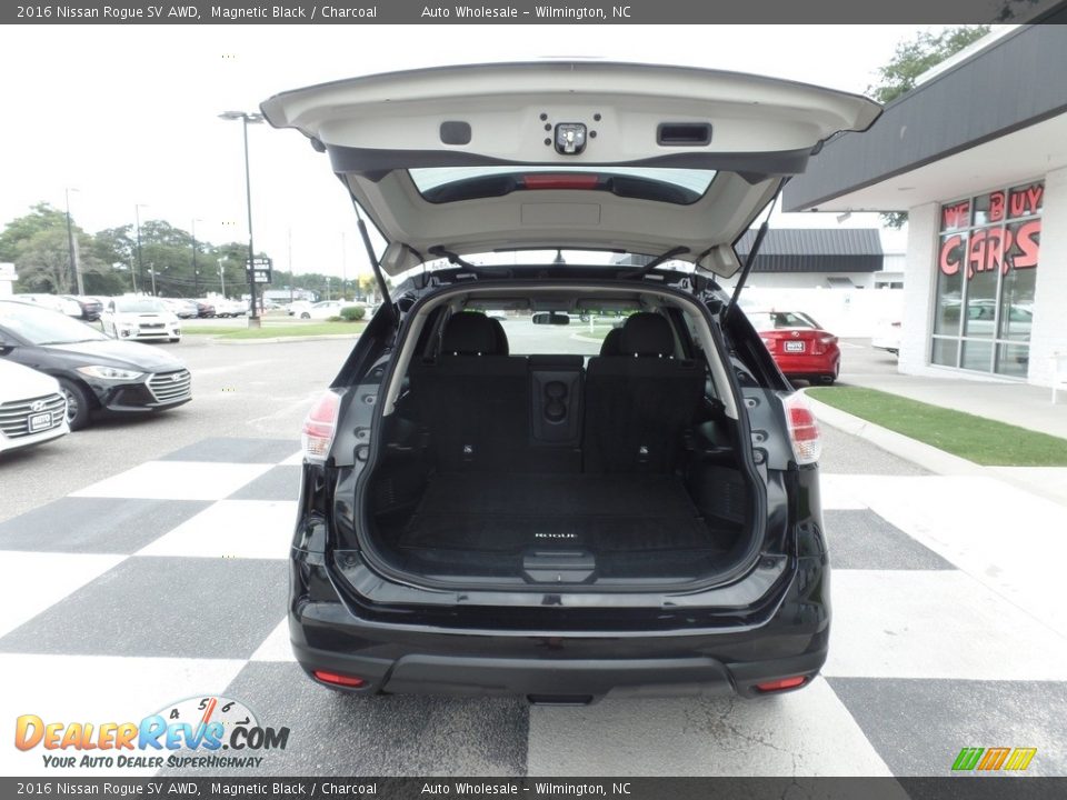 2016 Nissan Rogue SV AWD Magnetic Black / Charcoal Photo #5