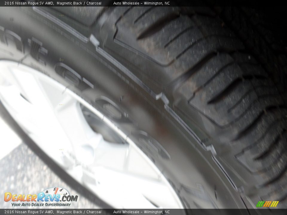 2016 Nissan Rogue SV AWD Magnetic Black / Charcoal Photo #8