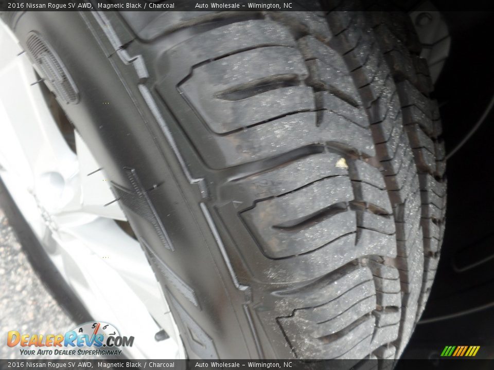 2016 Nissan Rogue SV AWD Magnetic Black / Charcoal Photo #9