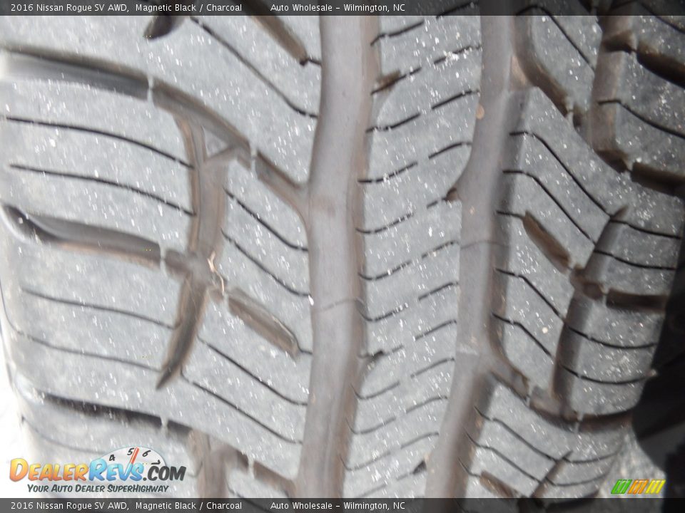 2016 Nissan Rogue SV AWD Magnetic Black / Charcoal Photo #10